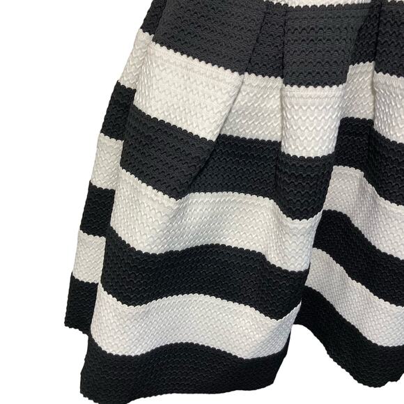 BCBG Max Azria Striped Fit And Flare Strapless Bandage Dress Size Medium M NWT - Picture 13 of 16